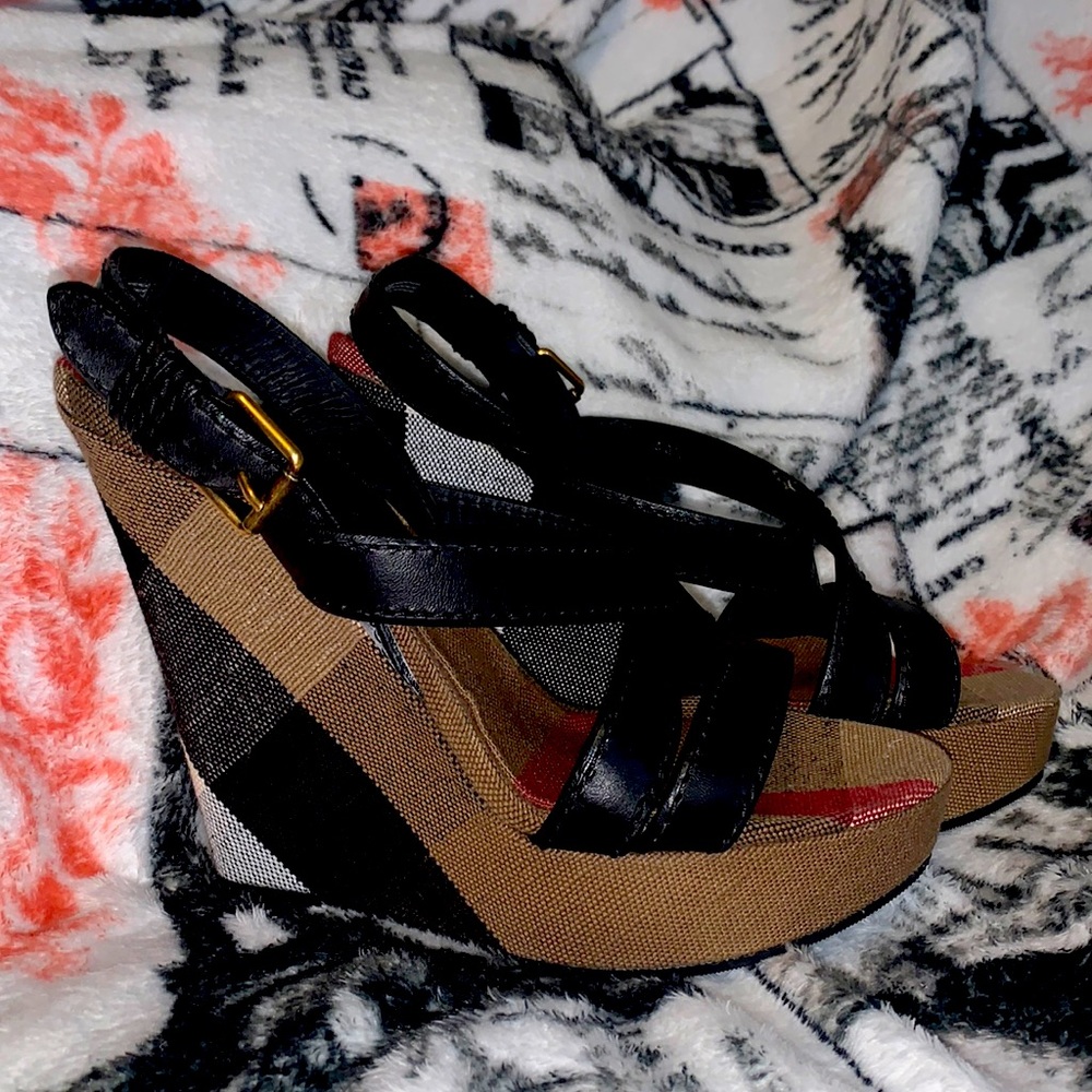 NWOB BLACK LEATHER BURBERRY CHECK WEDGES 40.5 SZ9
